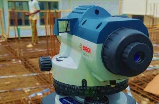 Bosch optical level on a tripod